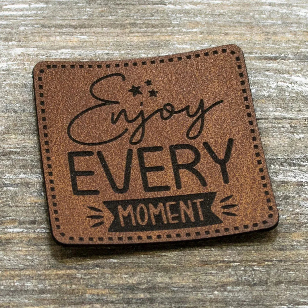 Kunstleder-Label KDS 40x40 mm // Enjoy Every Moment
