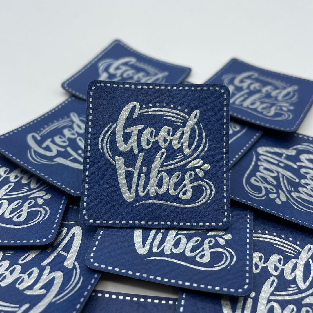 Kunstleder-Label 40x40 mm // "Good Vibes"