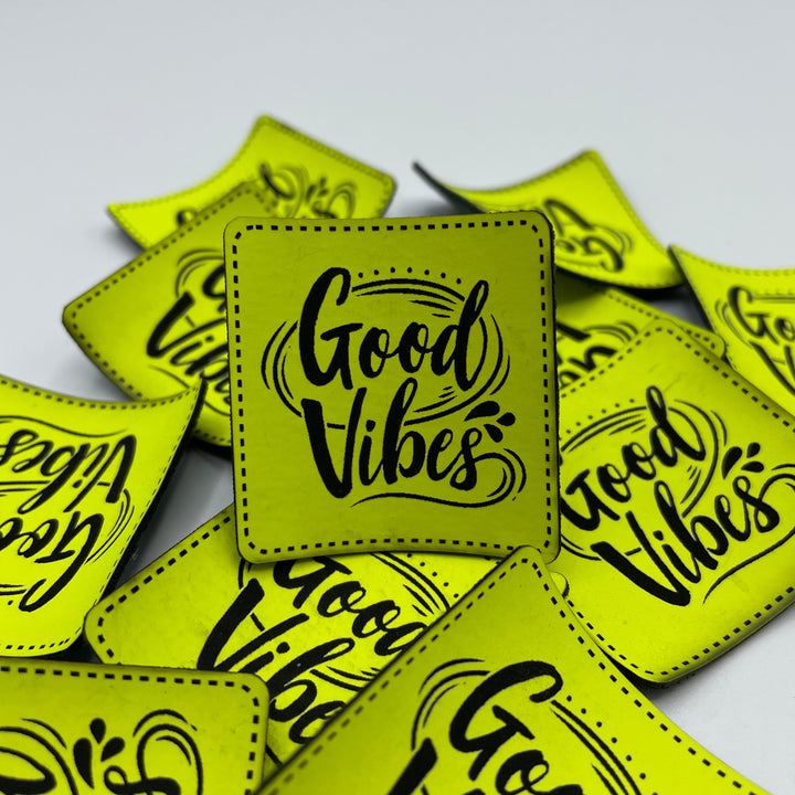 Kunstleder-Label 40x40 mm // "Good Vibes"